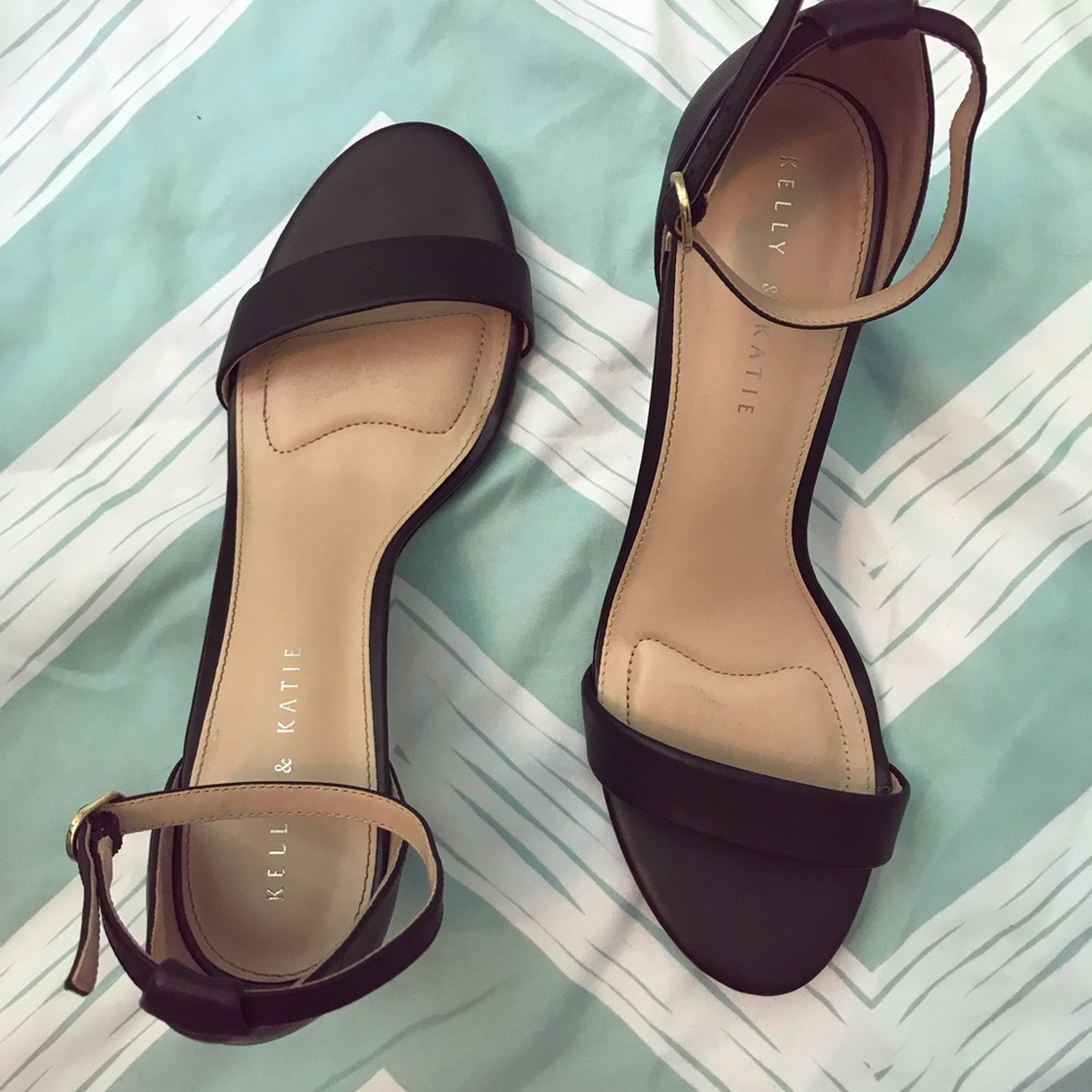 Kelly & Katie Heels Size 10 - 2 1/2 inch heel